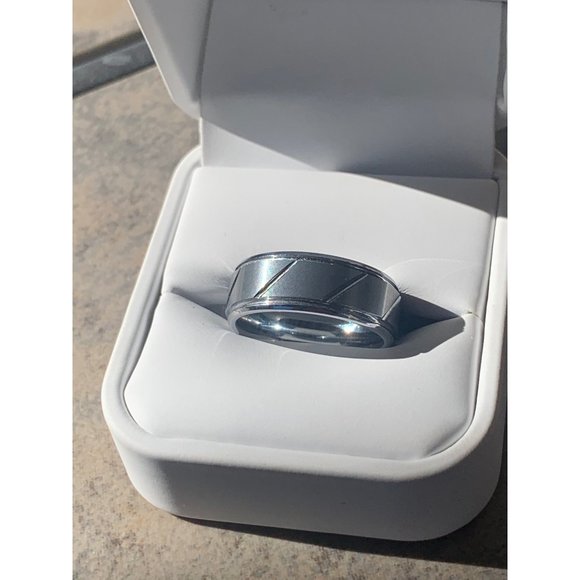 Mens Diamond Cut Tungsten Wedding Ring size 8.5 14 Grams - Picture 1 of 5